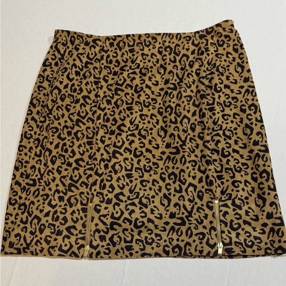 Black Label/Chico's Leopard Print Mini Skirt Size 1.5 (8/10)Gold Zipper Detail